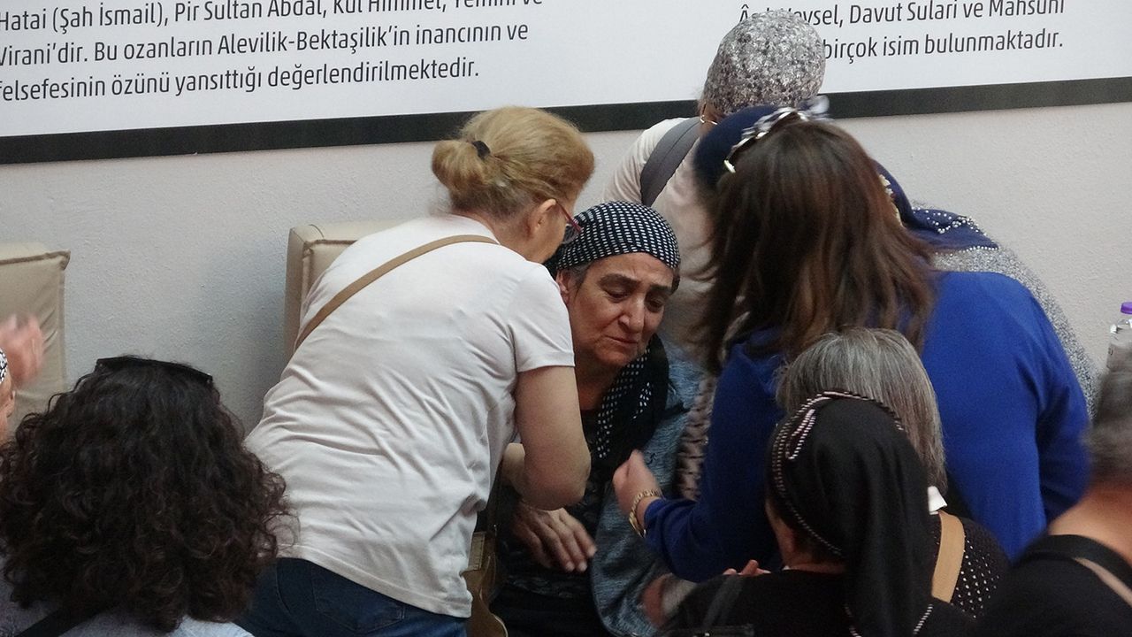 Babasının mezarını ziyaretten dönerken geçirdiği kazada hayatını kaybetti