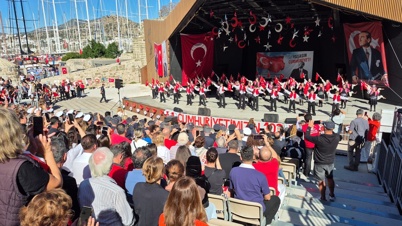 Bodrum Kalesi’nde 29 Ekim coşkusu