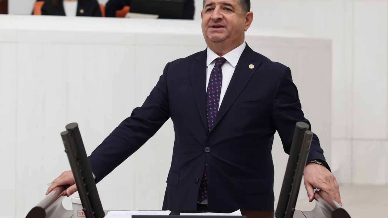 CHP Milletvekili Cavit Arı: “Cumhuriyet’in ışığı sonsuza kadar sönmeyecek”