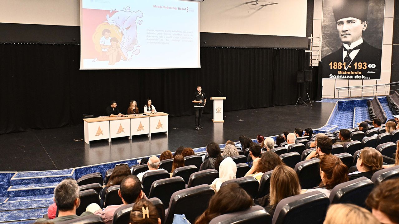 Muratpaşa’dan madde bağımlılığını önleme konferansı