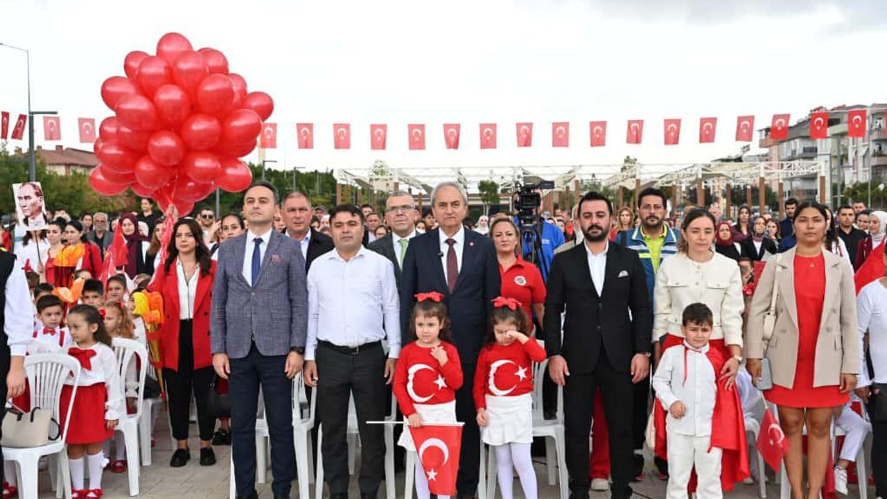 Kepez’de Cumhuriyet’in 102. Yılı kutlamaları coşkuyla başladı