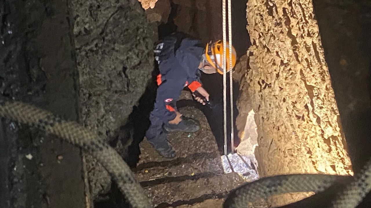 Antalya’da sığındıkları mağarada mahsur kaldılar... Kurtarma çalışmaları film sahnesini aratmadı