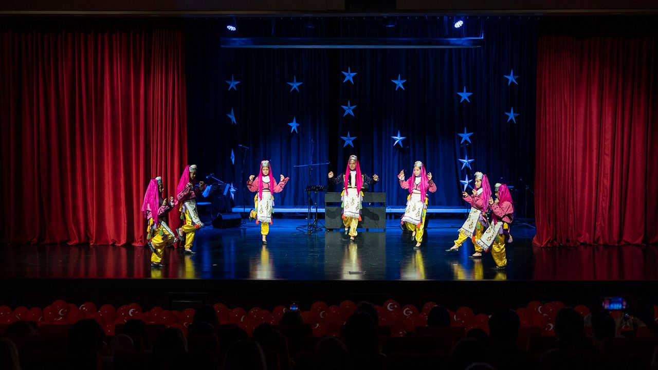 Mersin'de Çocuk Kampüsleri 29 Ekim coşkusunda tek yürek oldu