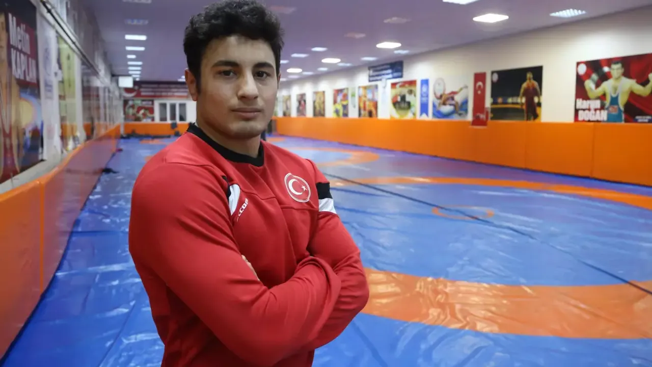 U23 Dünya Güreş Şampiyonası’nda Muhammed Halit Ozmuş finale adını yazdırdı