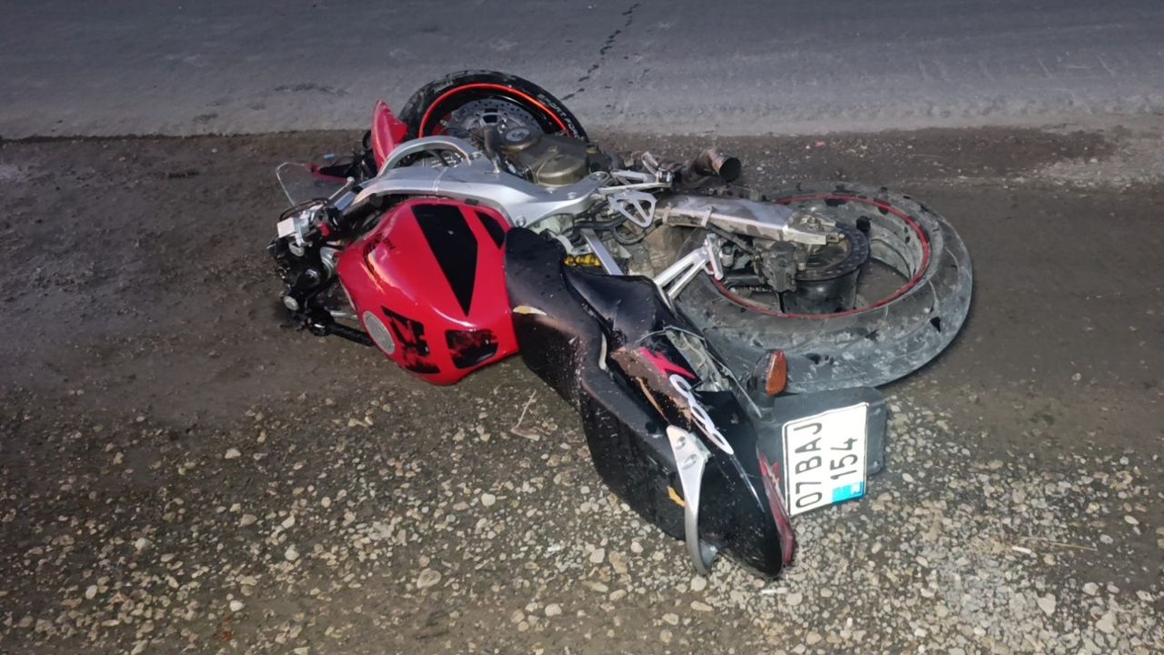 Park halindeki otomobile çarpan sürücü ölümden döndü