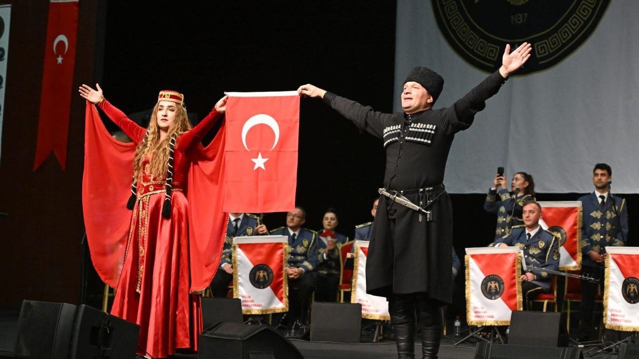 Polis Akademisi Bando Armoni Orkestrası’ndan "Cumhuriyet" coşkusu