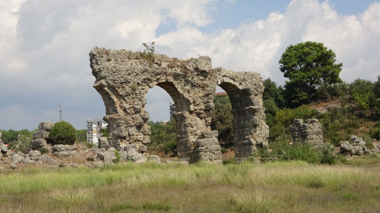 Tarihi Su Kemerleri Zamana Meydan Okuyamadı