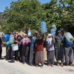 Mersin'de su krizi hayatı durdurdu! Vatandaşlar su kuyruğuna giriyor