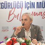 Mesut Kocagöz parti rozetini çıkardı