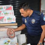Antalya’da zabıta ekipleri yaklaşık bir ton gıdaya el koydu