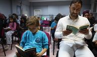 Kozan'da aileler çocuklarıyla birlikte ekranı kapatıp kitap okudu