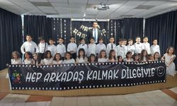 Minikler söyledi aileler ağladı