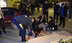 Motosiklettekileri yola fırlatan kaza kamerada