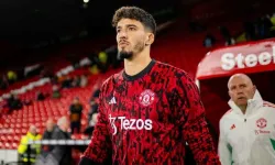 Manchester United BİLETLERİNİ KESTİ, Altay Bayındır takımda kalacak mı, gidecek mi, akıbeti belli oldu