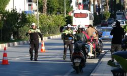 Küçük çocuk polisin önünde büyük ders verdi