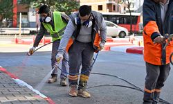 Muratpaşa’da yol bakım ve onarım çalışması sürüyor