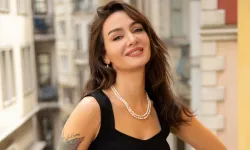 Birce Akalay ile Hakan Kurtaş aşkı dolu dizgin,  deniz sezonunu açtılar, o anı paylaştılar
