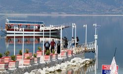 Burdur Gölü'nden ürkütücü rakam. Gölün yarısı yok oldu