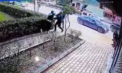 Köpek hırsızı polise bıçak çekti