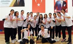 Hentbolda Kepez'e kupa yetmiyor