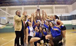 MSKÜ Voleybolcuları süper lig Play-Off’a kaldı