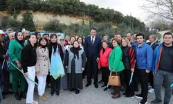 AK Parti Kaş adayı Ulutaş ilçede karşılandı