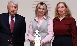 Rektör Özkan’a yılın kadını ödülü