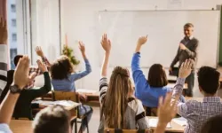 Öğrencilerin yüzünü güldüren haber, Karne hediyesi olarak 6.500 TL, yaz tatili öncesinde başvurun