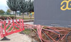 Elektrik kesintisi isyan ettirdi… Mahalleli gaz lambasına geçti