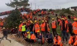 Mersin’de maaş alamayan işçiler iş bıraktı