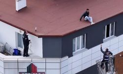 Eşi çocuklarını göstermiyor diye çatıya çıkan genç, aynı akşam eşini darp etti
