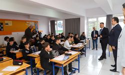 Antalya’da öğrenciler yalnız bırakılmadı… Başkandan anlamlı jest