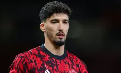 Altay Bayındır’ı rahatlatacak karar, o isim gidiyor, forma şansı için kapı aralandı