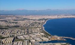 Perge Antik kentinin bulunduğu tarihi ilçe Aksu adını nereden almıştır?