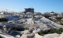 Antalya’da korkutan hortum, ortalık yerle bir oldu, 1000 dönüm sera büyük zarara gördü, kıyamet senaryosu gibi görüntüler