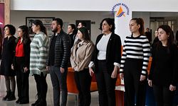 Depremin yıldönümünde saygı duruşunda