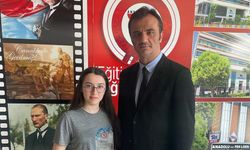 Genç piyanist Osmanlı İngiltere’den birincilikle döndü