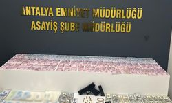 Evden döviz ve ziynet eşyası çalan hırsız yakalandı