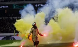 Fenerbahçe'ye UEFA'dan ceza mı verilecek, o maç seyircisiz oynanabilir, meşaleler Fenerbahçe’nin başına dert açabilir