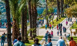 Antalya şehir merkezinde buluşma noktası olan Karaalioğlu Parkı adını nereden aldı?