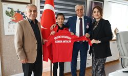 Masa tenisi sporcularından Başkan Topaloğlu’na ziyaret
