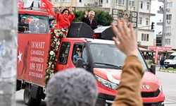 Zaferin coşkusu Muratpaşa sokaklarını sardı