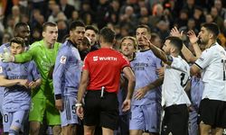 Real Madrid maçında 90+2’de görülmemiş olay, golden 2 saniye önce çalan düdükle saha karıştı, Herkes şaşkına dönü