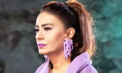 Yıldız Tilbe sahnede bir başka, ilginç rengarenk elbisesiyle hayranlarını coşturdu