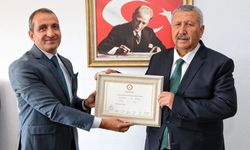 Kaş Belediye Başkanı Erol Demirhan görevi devraldı