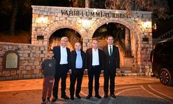 Kadir Gecesi'nde Bakan Böcek'ten Elmalı çıkarması
