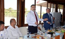Antalya’nın o ilçesinin başkanı muhtarlarla görüştü