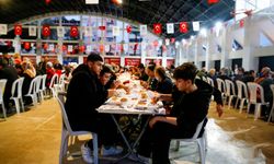 Antalya’nın farklı noktalarında yemekler belediyeden
