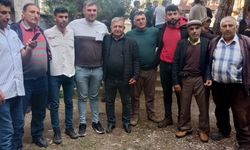Isparta'da köylüler muhtar değişimini davul zurnayla oynayarak kutladı