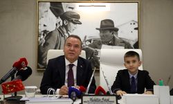 Başkan Muhittin Böcek koltuğunu Anıl'a kaptırdı